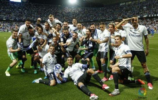 篮球新星：三分线上的璀璨明珠（篮球新秀：三分线外的耀眼之星）