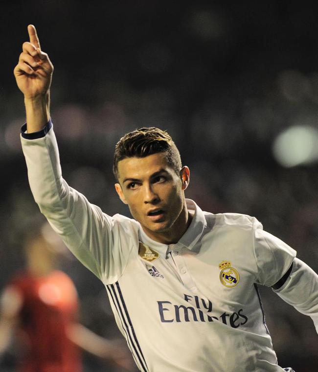 马刺117-102赛季三杀雷霆，文班19+11，福克斯29分（马刺117-102赛季横扫雷霆，文班19分11篮板，福克斯29分）