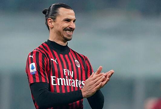 进攻全面，防守仍需提升！杨瀚森全场11中8得到18分10板4助（进攻端火力全开，防守端仍待加强！杨瀚森全场11投8中拿下18分10篮板4助攻）