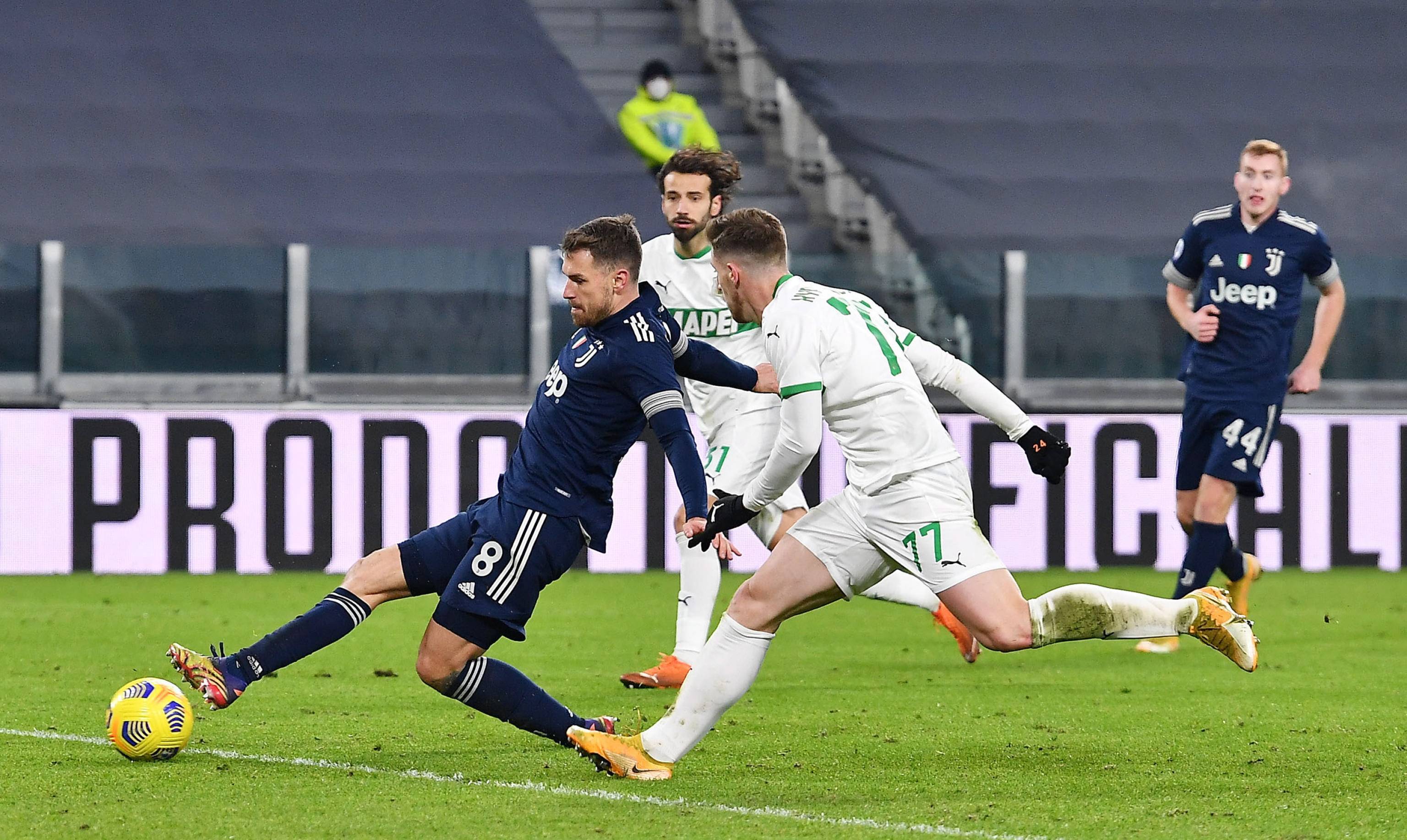 燃尽了！詹姆斯玩命包揽湖人末节四分钟全部6分 但火箭谢泼德回应2+1（油尽灯枯！詹姆斯末节最后4分钟独揽湖人全部6分，火箭谢泼德打成2+1回击）